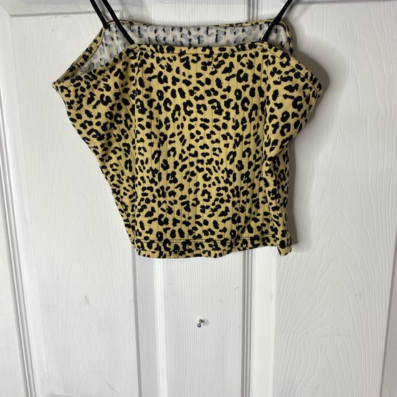 Stylish top for those upcoming hot summer days when you need a loose fitting top - Picture 3 of 4